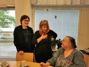 Kirsti, Elina Ja Nanna kirjastossa